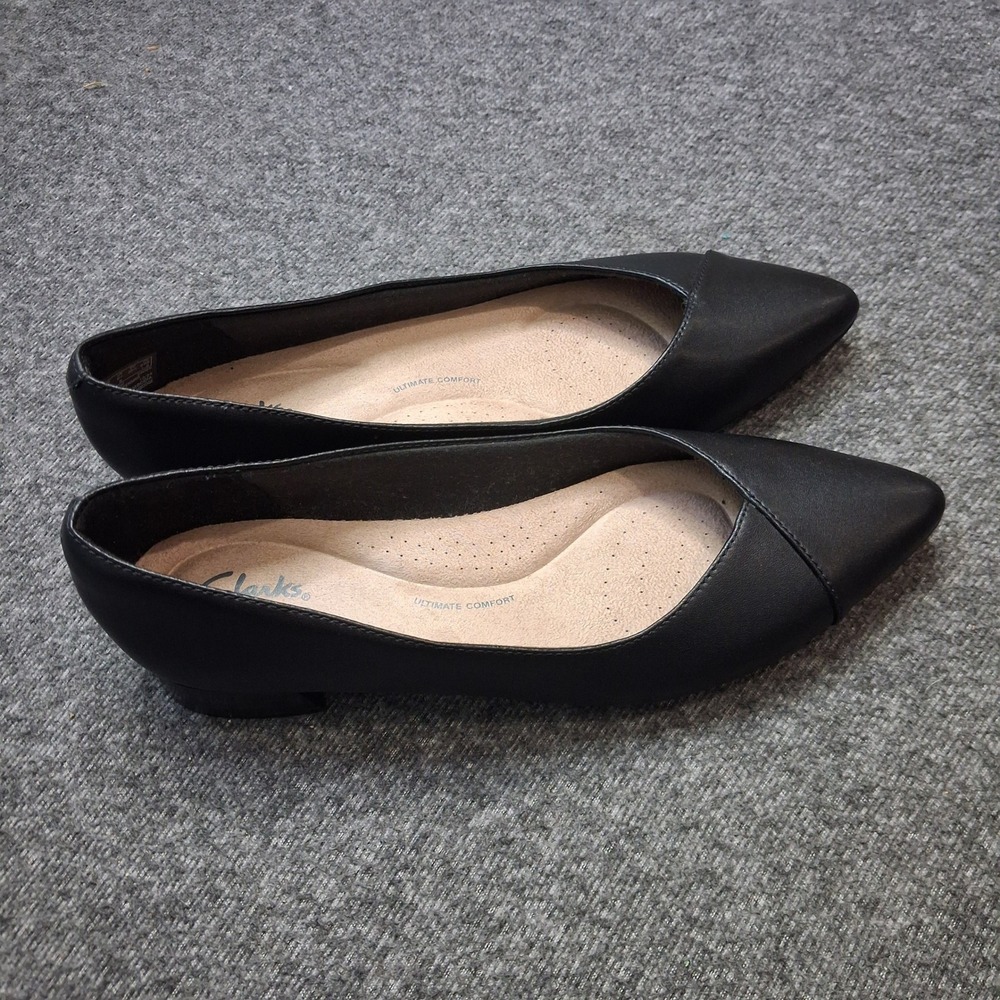 Clarks Collection Classic Black Pointed Toe Flats Ultimate Comfort Low Heel 8.5M